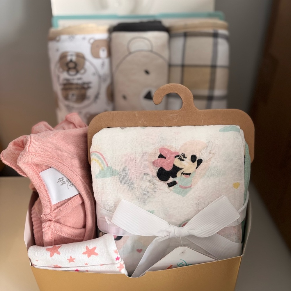 SOLD 🐭Disney Minnie Mouse Baby Blanket Set - Pink and White